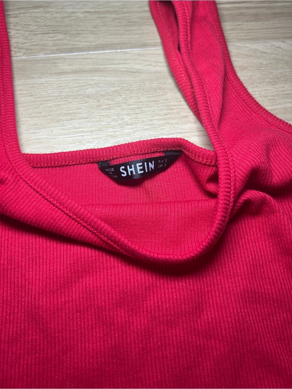 SHEIN Red Ribbed Square-Neck Crop Top - Picture 3 of 4